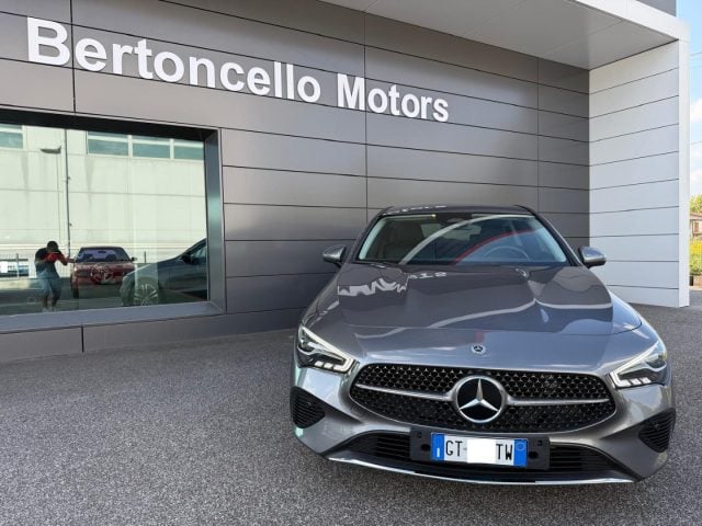 Mercedes-Benz CLA 180 2.0 d Shooting Brake SPORT PELLE-NAVI-CARPLAY - foto 2 di 4