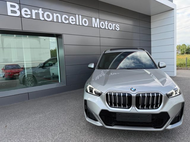 BMW X1 sDrive18i 1.5 136cv M-SPORT MSPORT TETTO-GANCIO - foto 2 di 4