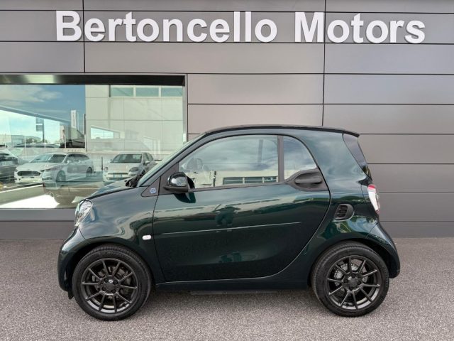 smart forTwo EQ Racingreen (22kW) KIT BRABUS-CARPLAY-TETTO - foto 3 di 4