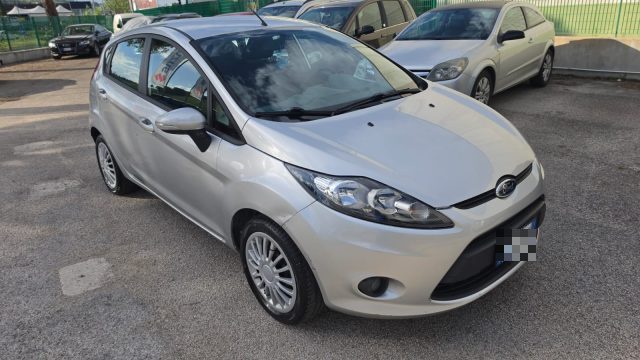 Ford Fiesta 1.4 TDCi 70CV 5 porte - foto 3 di 4