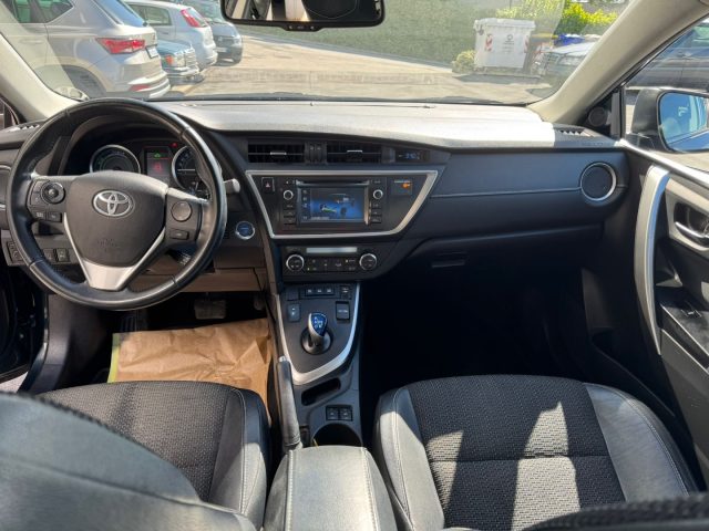 Toyota Auris Touring Sports 1.8 Hybrid Lounge CIVITANOVA M., del 2015, 131.780 km, in vendita a Recanati (MC)