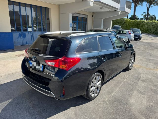 Toyota Auris Touring Sports 1.8 Hybrid Lounge CIVITANOVA M. - foto 3 di 4