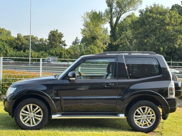 Mitsubishi Pajero 3.2 DI-D 16V aut. 3p. Instyle DPF - foto 2 di 4