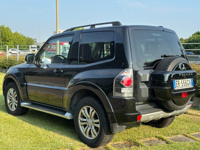 Mitsubishi Pajero 3.2 DI-D 16V aut. 3p. Instyle DPF - foto 4 di 4