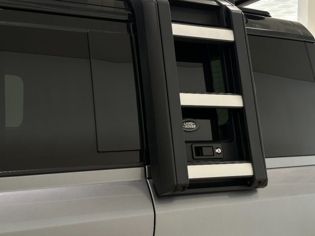 Land Rover Defender 110 3.0D I6 250 CV AWD Auto S, del 2021, 165.920 km, in vendita a Lodi (LO)