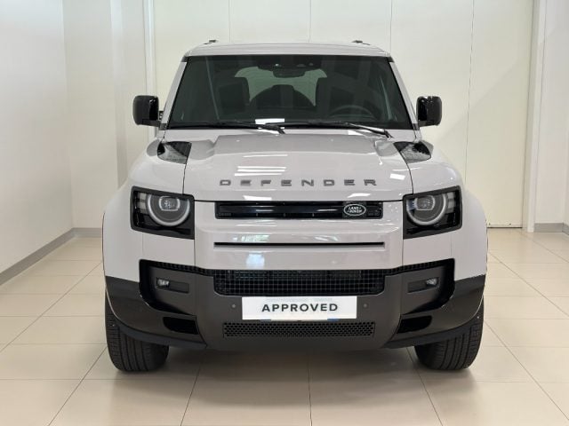 Land Rover Defender 110 3.0D I6 200 CV AWD Auto X-Dynamic SE - foto 3 di 4