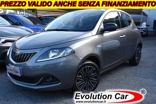 Lancia Ypsilon 1.0 FireFly 5 p. S&S Hybrid GOLD *RETROCAMERA* usato a ROMA