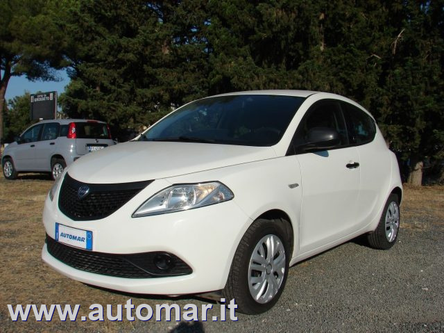 Lancia Ypsilon 1.0 FireFly 5 porte S&S Hybrid Ecochic Silver - foto 1 di 4
