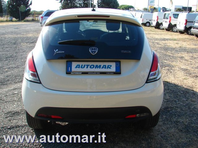 Lancia Ypsilon 1.0 FireFly 5 porte S&S Hybrid Ecochic Silver - foto 4 di 4