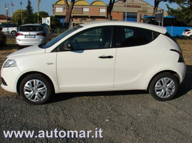 Lancia Ypsilon 1.0 FireFly 5 porte S&S Hybrid Ecochic Silver - foto 3 di 4