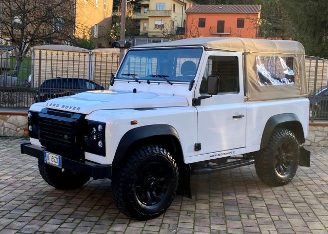 Land Rover Defender 90 2.2 TD4 Station Wagon usato a ACQUASPARTA
