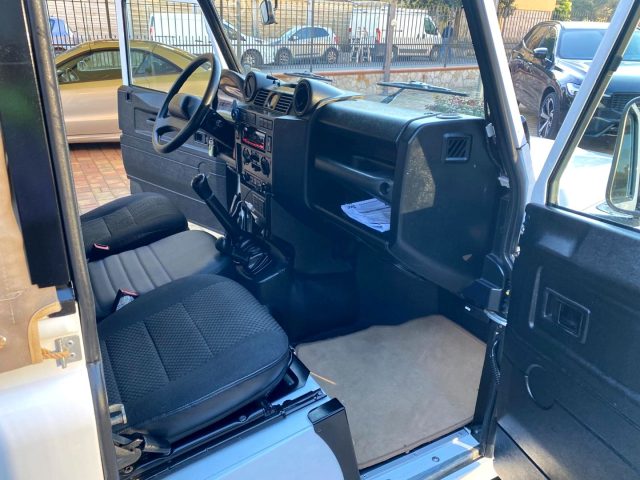 Land Rover Defender 90 2.2 TD4 Station Wagon usato a ACQUASPARTA