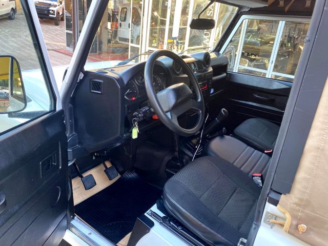 Land Rover Defender 90 2.2 TD4 Station Wagon, del 2014, 117.000 km, in vendita a Acquasparta (TR)