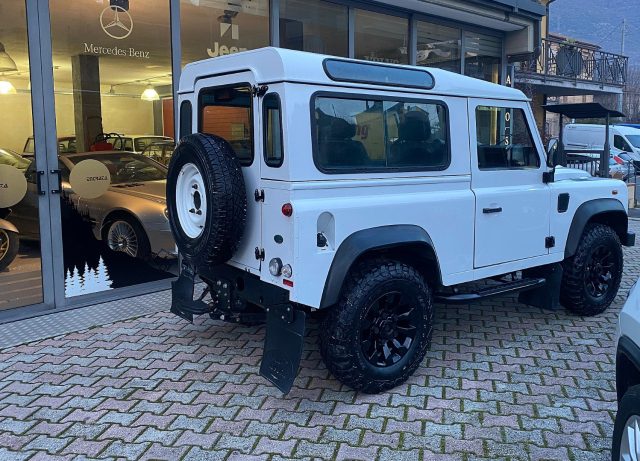 Land Rover Defender 90 2.2 TD4 4posti, del 2015, 105.000 km, in vendita a Acquasparta (TR)