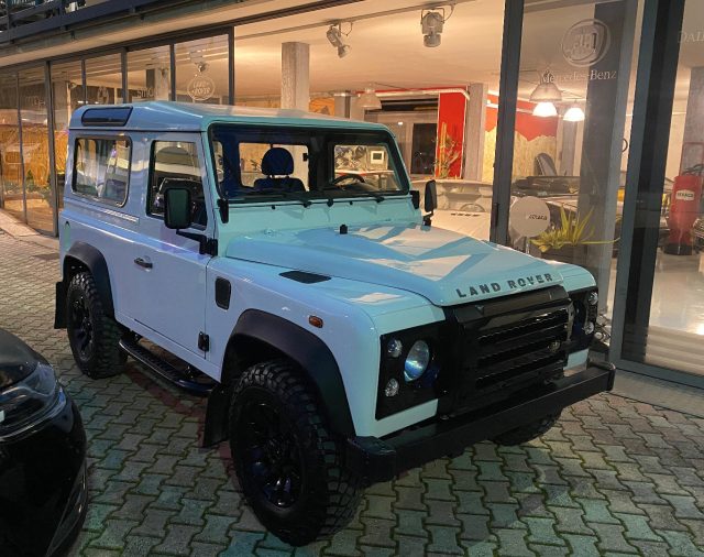 Land Rover Defender 90 2.2 TD4 4posti, del 2015, 105.000 km, in vendita a Acquasparta (TR)