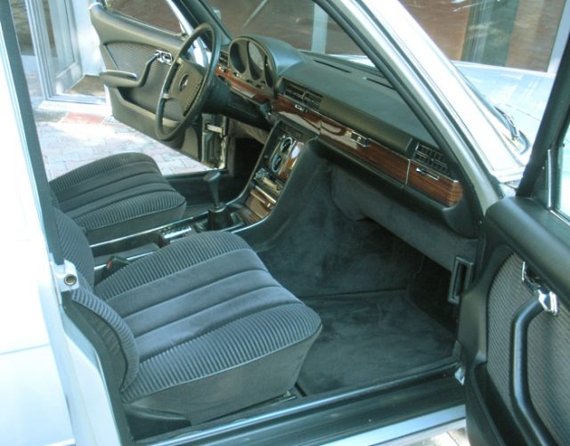 Mercedes-Benz 350 SE - foto 2 di 4