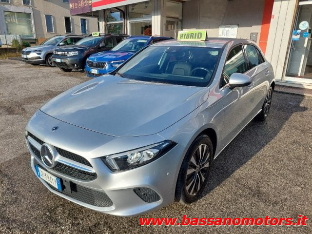 Mercedes-Benz A 250 e hybrid EQ Business Plug In - foto 2 di 4