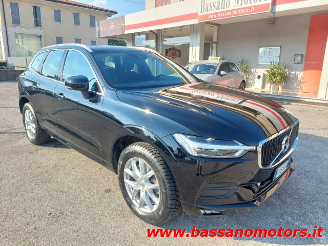 Volvo XC60 B4 (d) AWD Geartronic Momentum Pro - foto 2 di 4