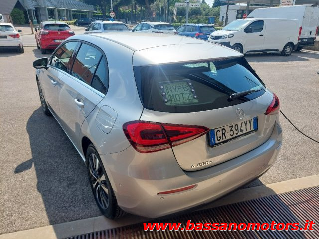 Mercedes-Benz A 250 e hybrid EQ Business Plug In Hybrid - foto 3 di 4