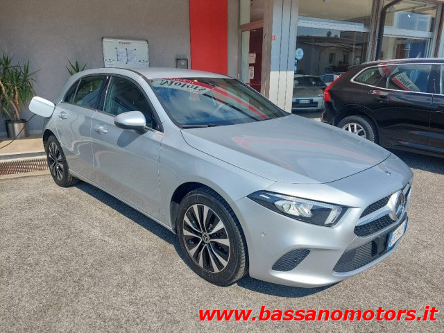 Mercedes-Benz A 250 e hybrid EQ Business Plug In Hybrid - foto 2 di 4