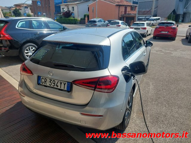 Mercedes-Benz A 250 e hybrid EQ Business Plug In Hybrid - foto 4 di 4