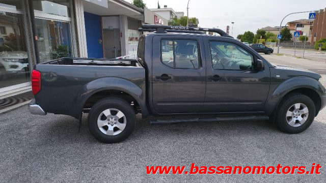 Nissan Navara 2.5 dCi 4 porte Double Cab SE - foto 3 di 4
