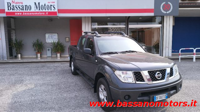 Nissan Navara 2.5 dCi 4 porte Double Cab SE - foto 2 di 4
