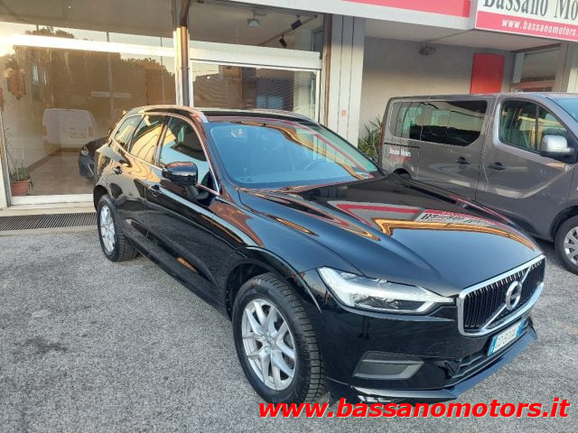 Volvo XC60 B4 (d) AWD Geartronic Momentum Pro - foto 2 di 4