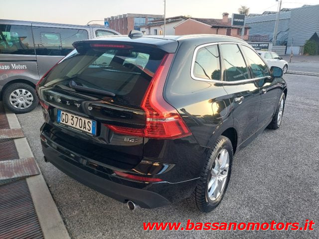 Volvo XC60 B4 (d) AWD Geartronic Momentum Pro - foto 3 di 4