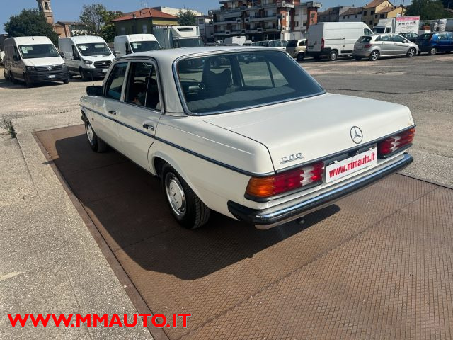 Mercedes-Benz 200 200 !!!!!! - foto 4 di 4