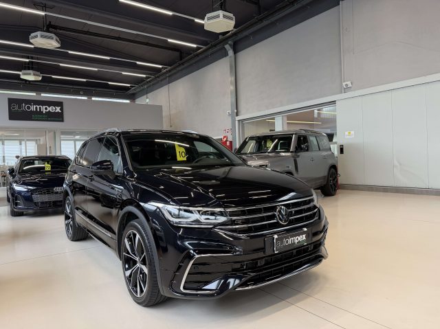 Volkswagen Tiguan Allspace 2.0 tdi R-Line 4motion 200cv 7p.ti dsg, del 2022, 49.000 km, in vendita a Merano (BZ)