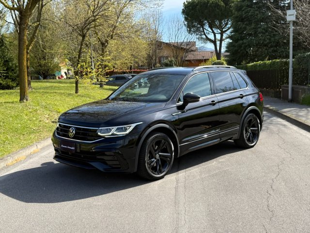 Volkswagen Tiguan 1.5 TSI 150 CV DSG R-Line UNICO PROPRIETARIO usato a SAN PAOLO D ARGON