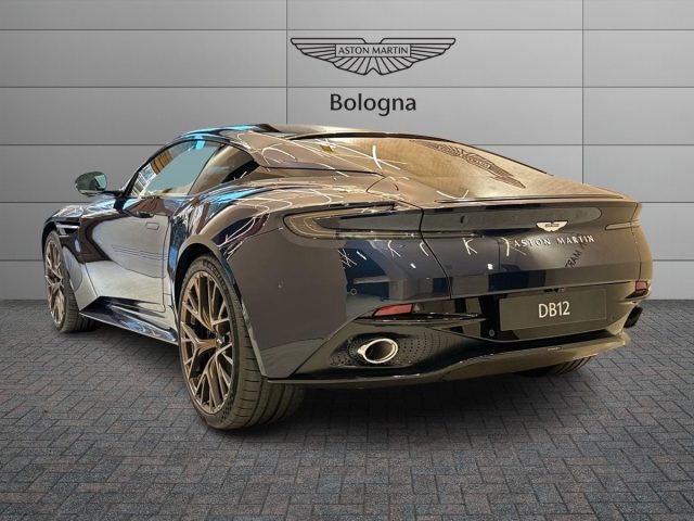 Aston Martin DB12 V8 Coupé - foto 3 di 4