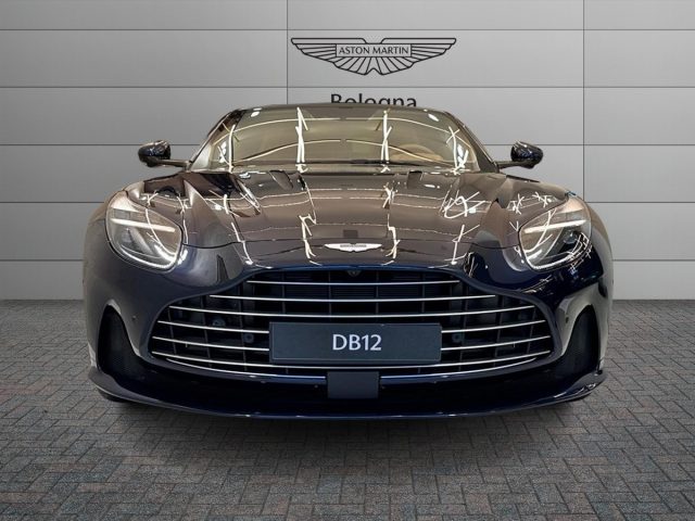 Aston Martin DB12 V8 Coupé - foto 2 di 4