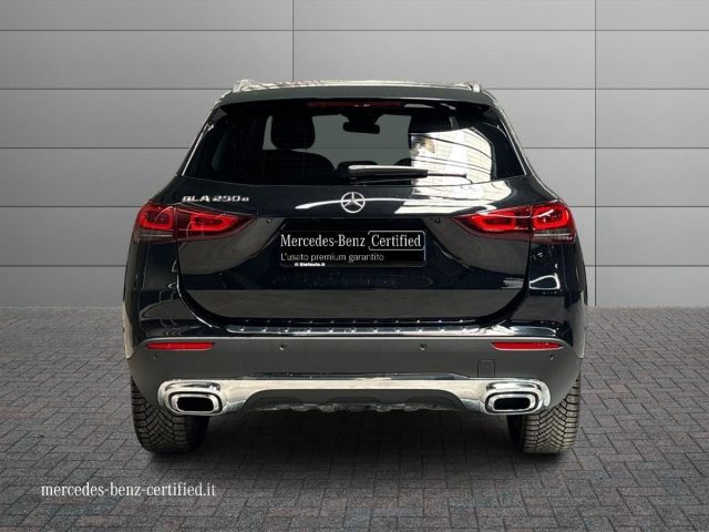 Mercedes-Benz GLA 250 e hybrid EQ Sport Plus - foto 4 di 4
