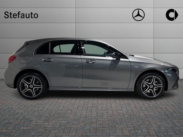 Mercedes-Benz A 250 e hybrid EQ AMG Line Advanced Plus - foto 3 di 4