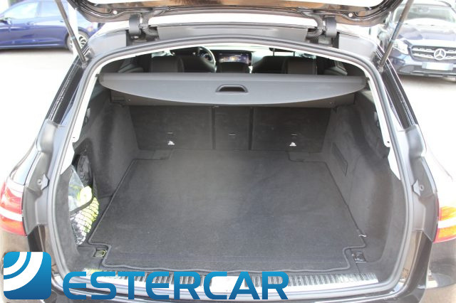 Mercedes-Benz E 220 d S.W. Auto Premium AMG, del 2018, 158.000 km, in vendita a Orzinuovi (BS)