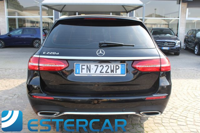Mercedes-Benz E 220 d S.W. Auto Premium AMG, del 2018, 158.000 km, in vendita a Orzinuovi (BS)