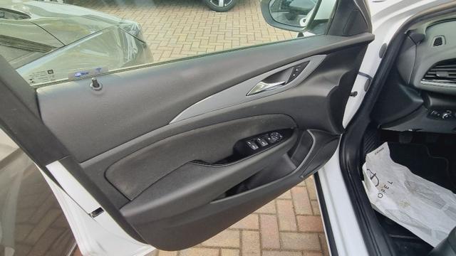 Opel Insignia 1.5 Turbo S&S Sports Tourer Advance, del 2018, 85.804 km, in vendita a Savona (SV)