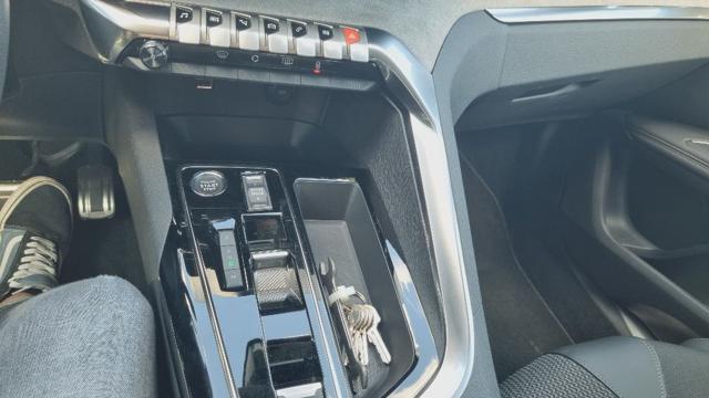 Peugeot 3008 BlueHDi 130 S&S EAT8 GT Autocarro, del 2023, 24.280 km, in vendita a Savona (SV)
