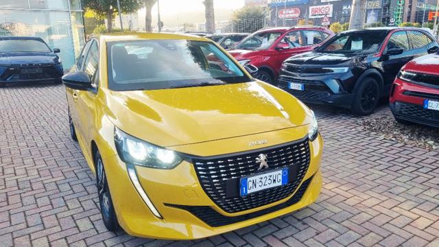 Peugeot 208 PureTech 75 Stop&Start 5 porte Active Pack, del 2023, 36.295 km, in vendita a Savona (SV)