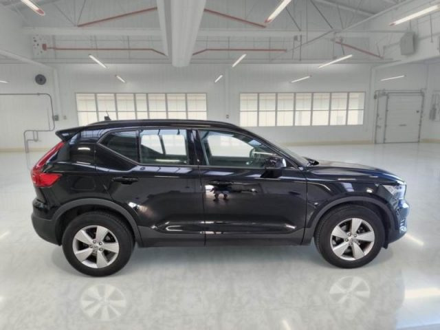 Volvo XC40 T2 Momentum Core - foto 4 di 4