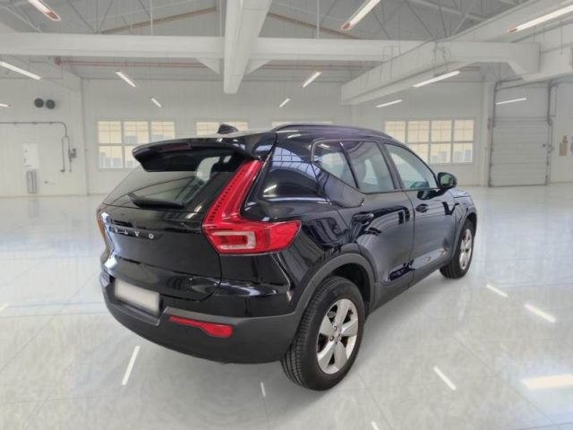 Volvo XC40 T2 Momentum Core - foto 2 di 4