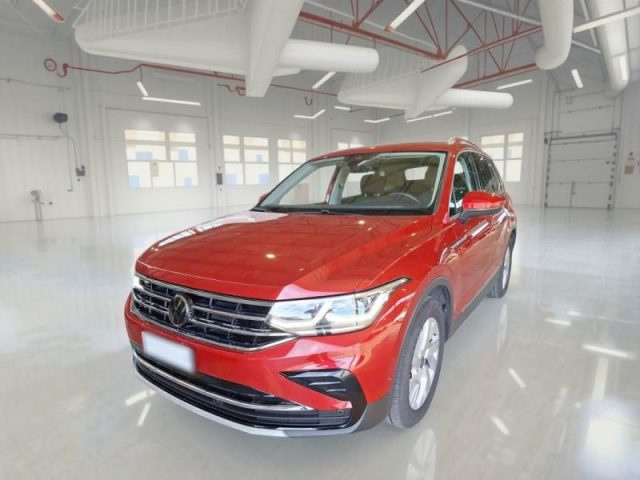 Volkswagen Tiguan 2.0 TDI 150 CV SCR DSG Elegance usato a POIRINO