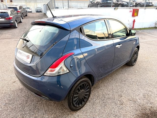 Lancia Ypsilon 1.0 FireFly Hybrid 5 Pt. Silver - foto 4 di 4