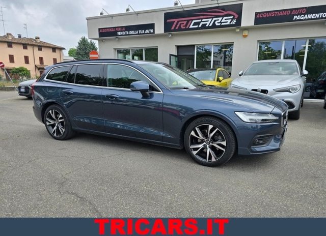 Volvo V60 B4 DIESEL MILD HYBRID AUTOM. CORE GANCIO PERMUTE usato a PARMA