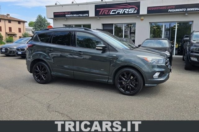 Ford Kuga 2.0 TDCI 150 CV 4WD Powershift ST-Line PERMUTE, del 2017, 199.990 km, in vendita a Parma (PR)