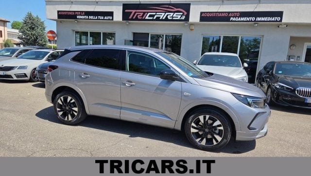 Opel Grandland 1.2 Turbo 12V 130 CV Business Elegance PERMUTE, del 2023, 9.000 km, in vendita a Parma (PR)