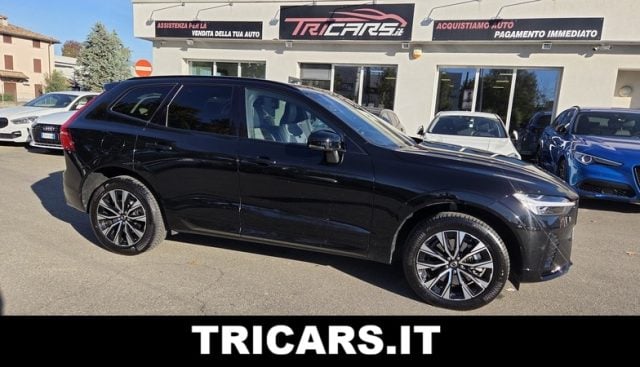 Volvo XC60 B4 automatico Plus Dark PERMUTE SERVICE VOLVO, del 2023, 49.000 km, in vendita a Parma (PR)
