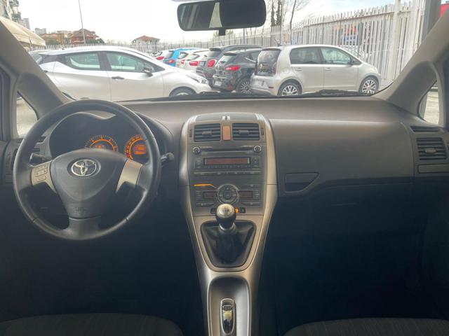 Toyota Auris 1.4 D-4D 5 porte Sol, del 2008, 224.000 km, in vendita a Giugliano In Campania (NA)